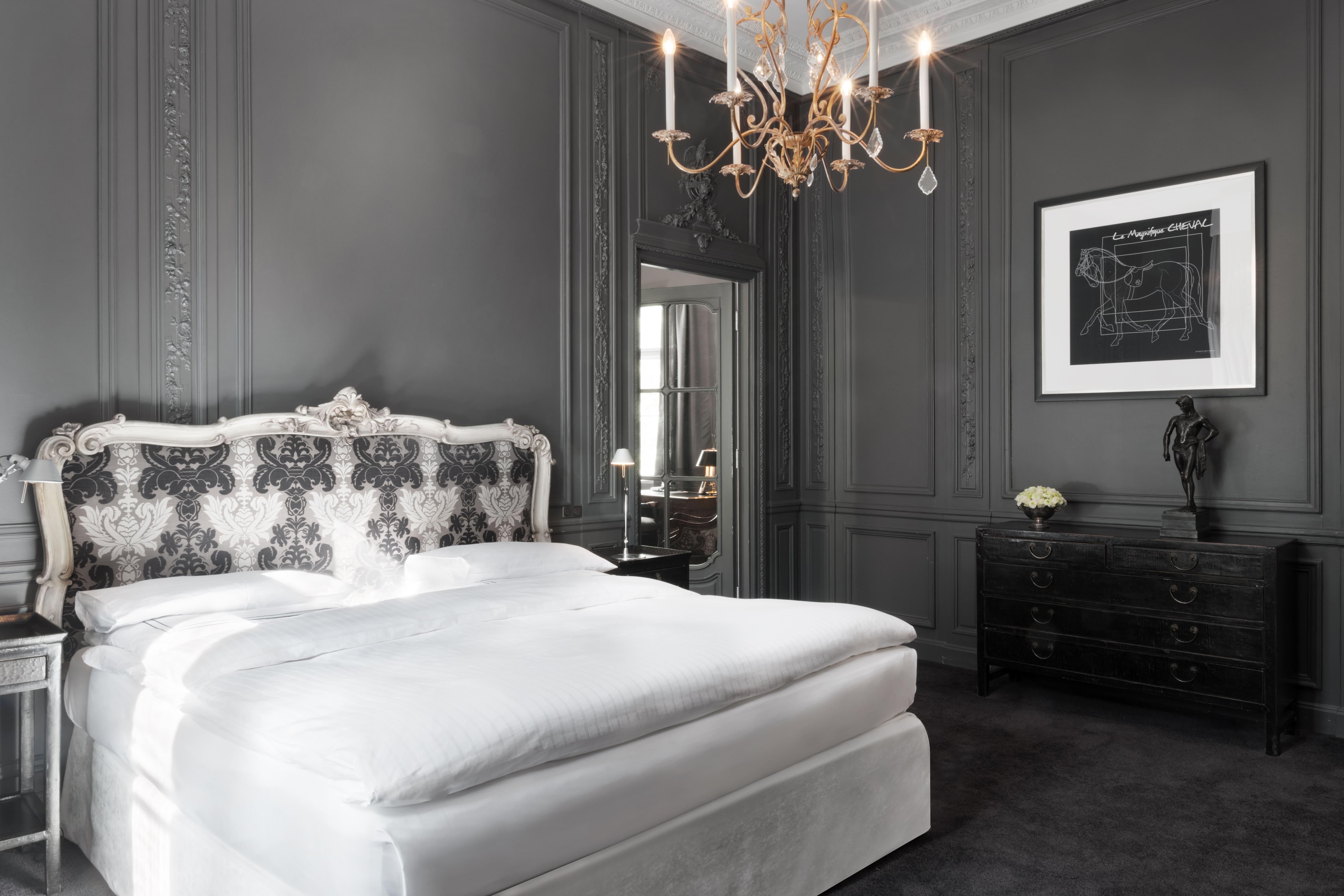 Schlosshotel Berlino Esterno foto A bedroom at the Hotel de Ville