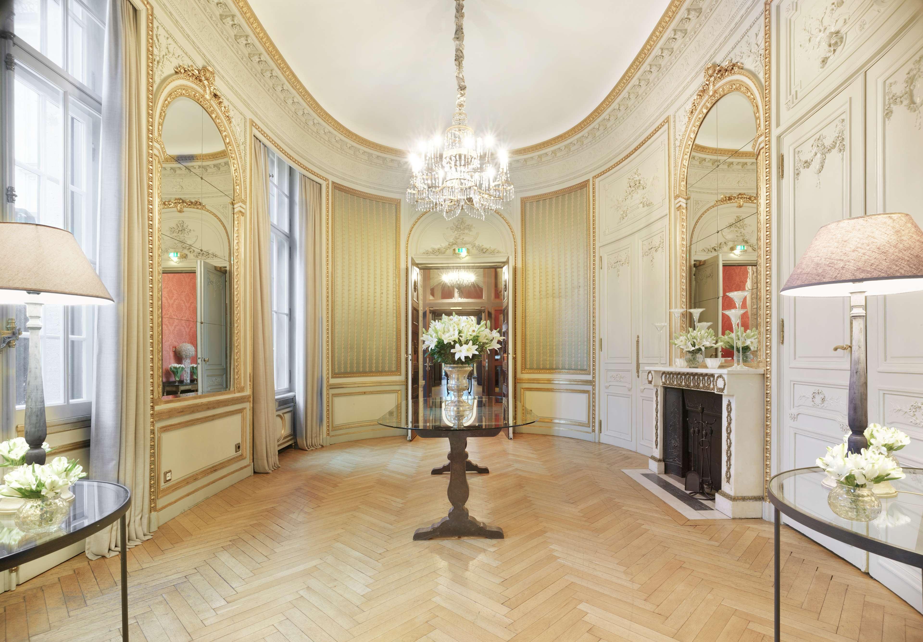 Schlosshotel Berlino Esterno foto The interior of the hotel