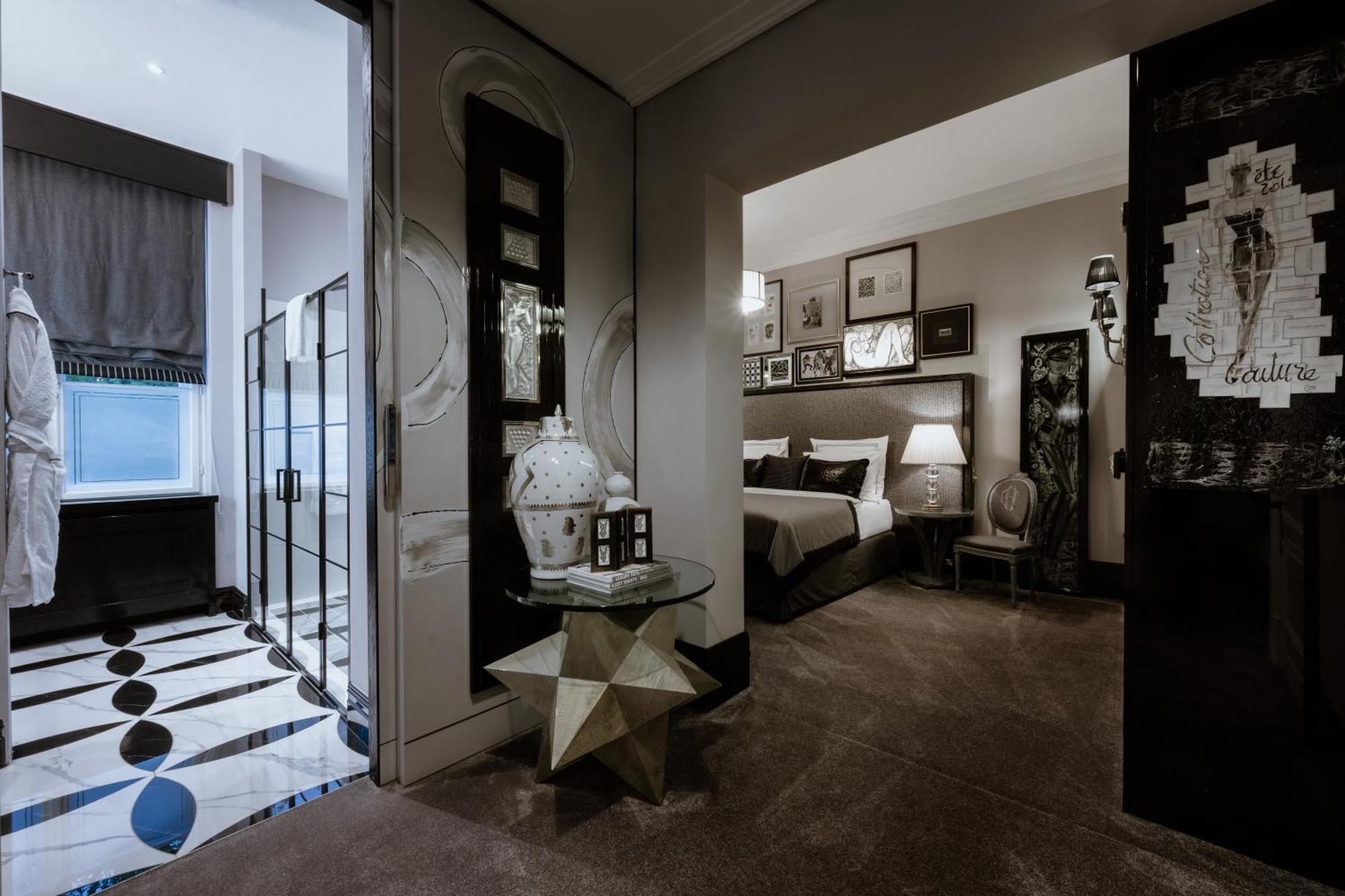 Schlosshotel Berlino Esterno foto A suite at the Mandarin Oriental, Paris