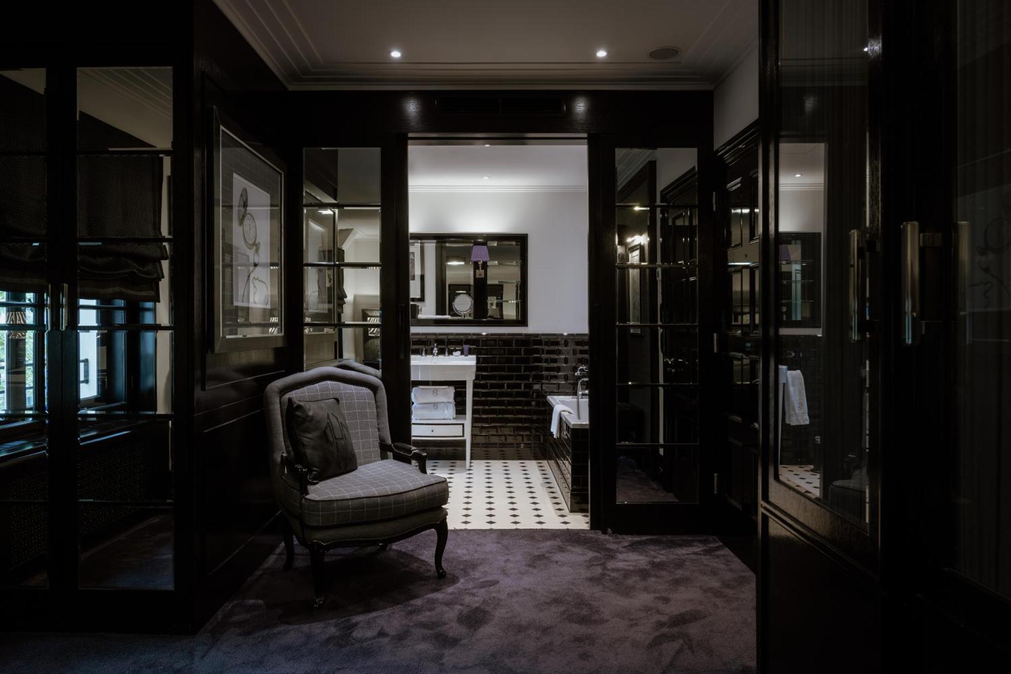 Schlosshotel Berlino Esterno foto The bathroom of a suite at The Ivy Hotel