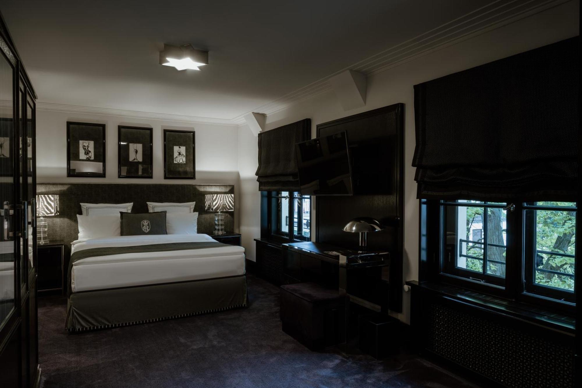 Schlosshotel Berlino Esterno foto A room at the hotel