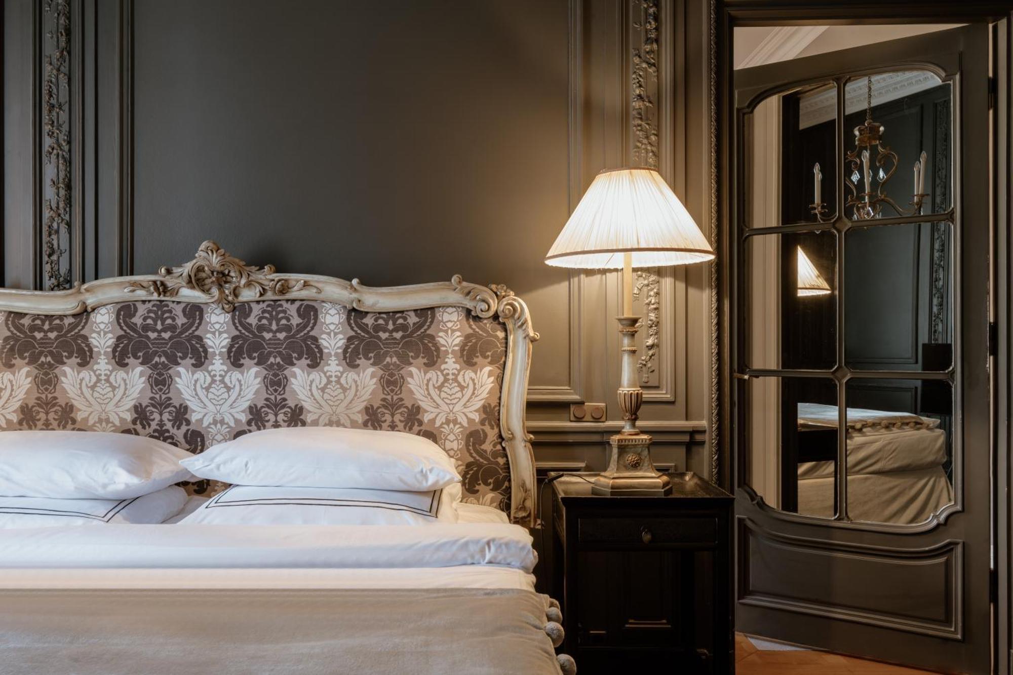 Schlosshotel Berlino Esterno foto A bedroom at the hotel