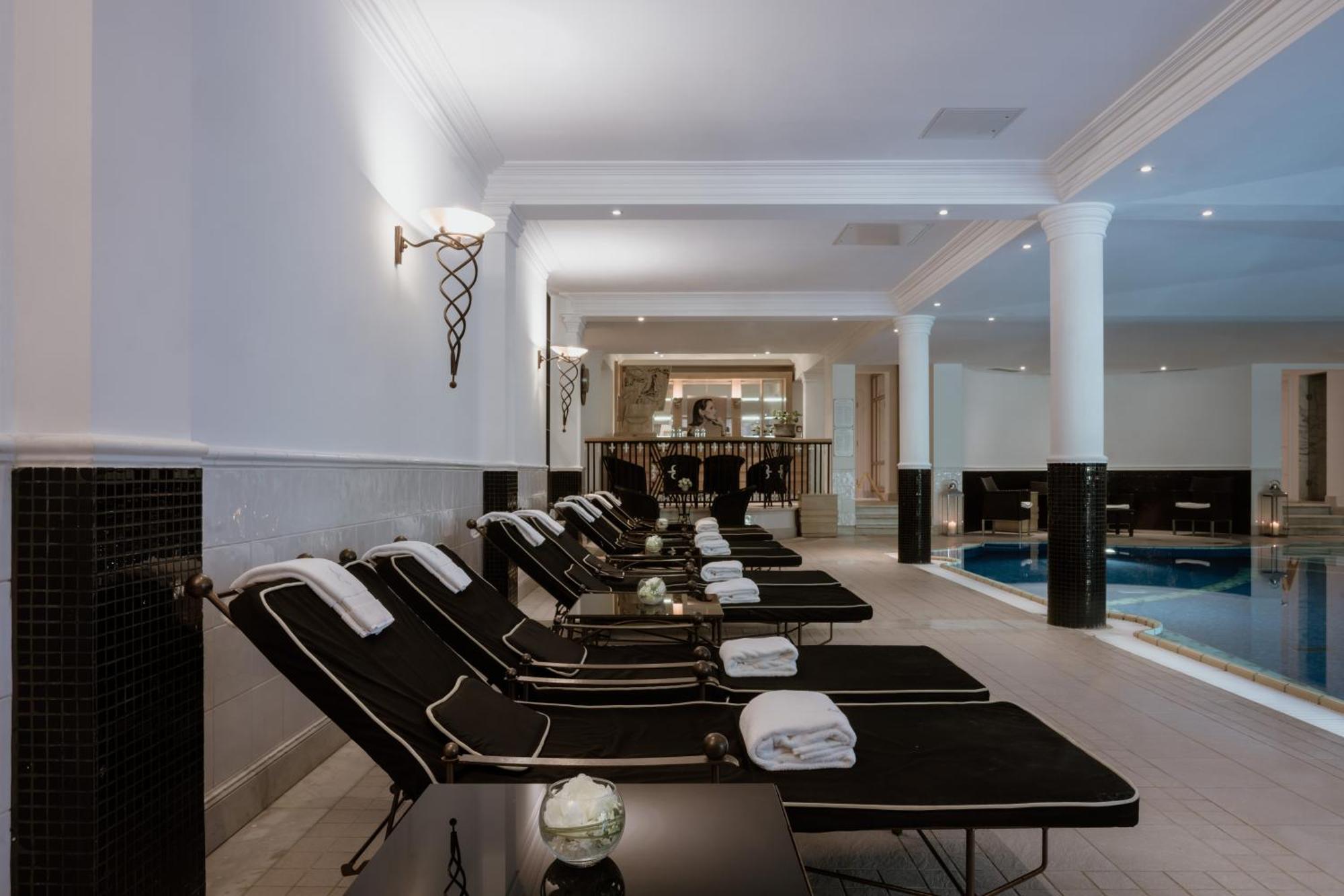Schlosshotel Berlino Esterno foto Spa at The Dorchester