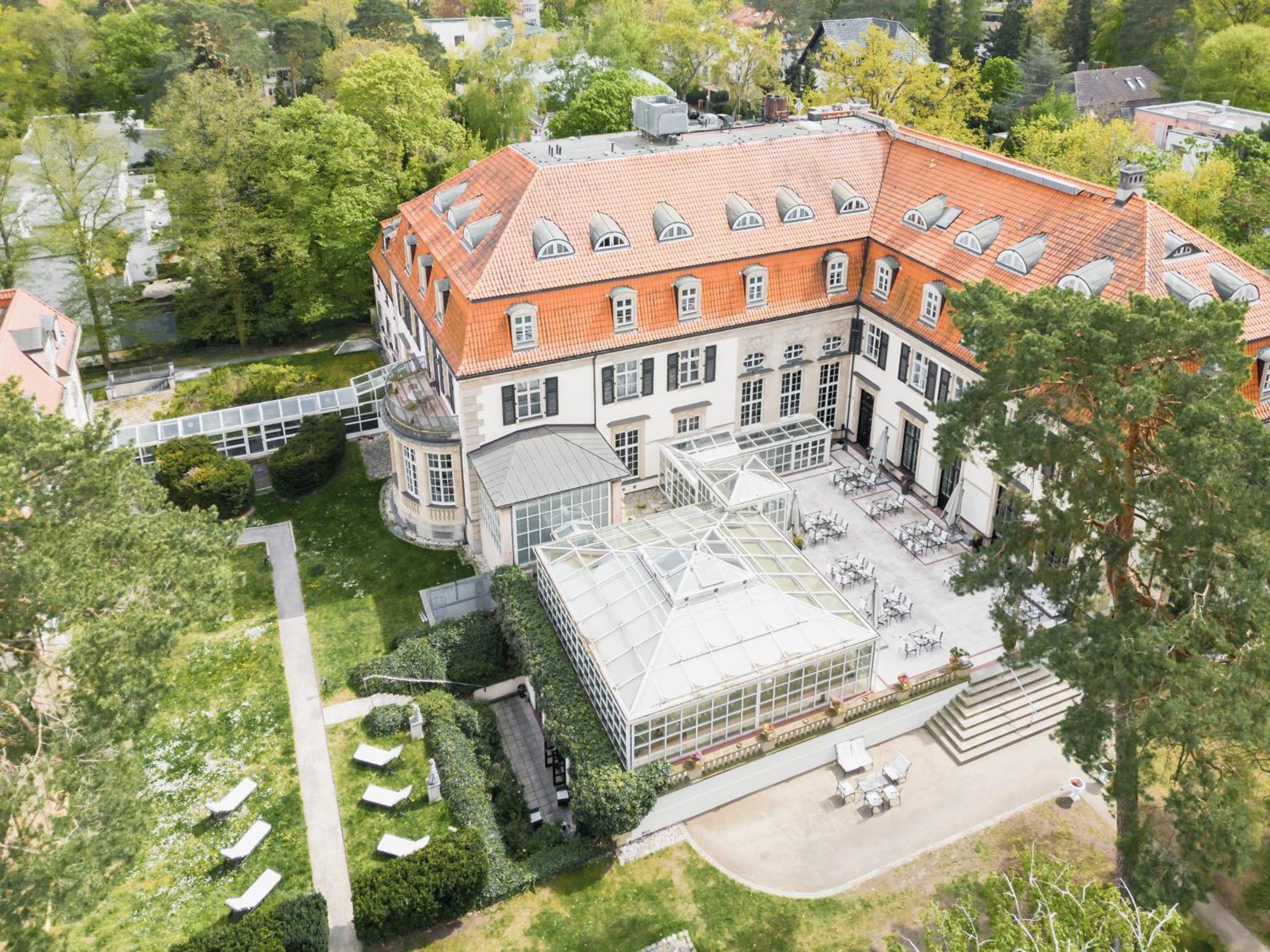 Schlosshotel Berlino Esterno foto Aerial view of the German National Museum of Music