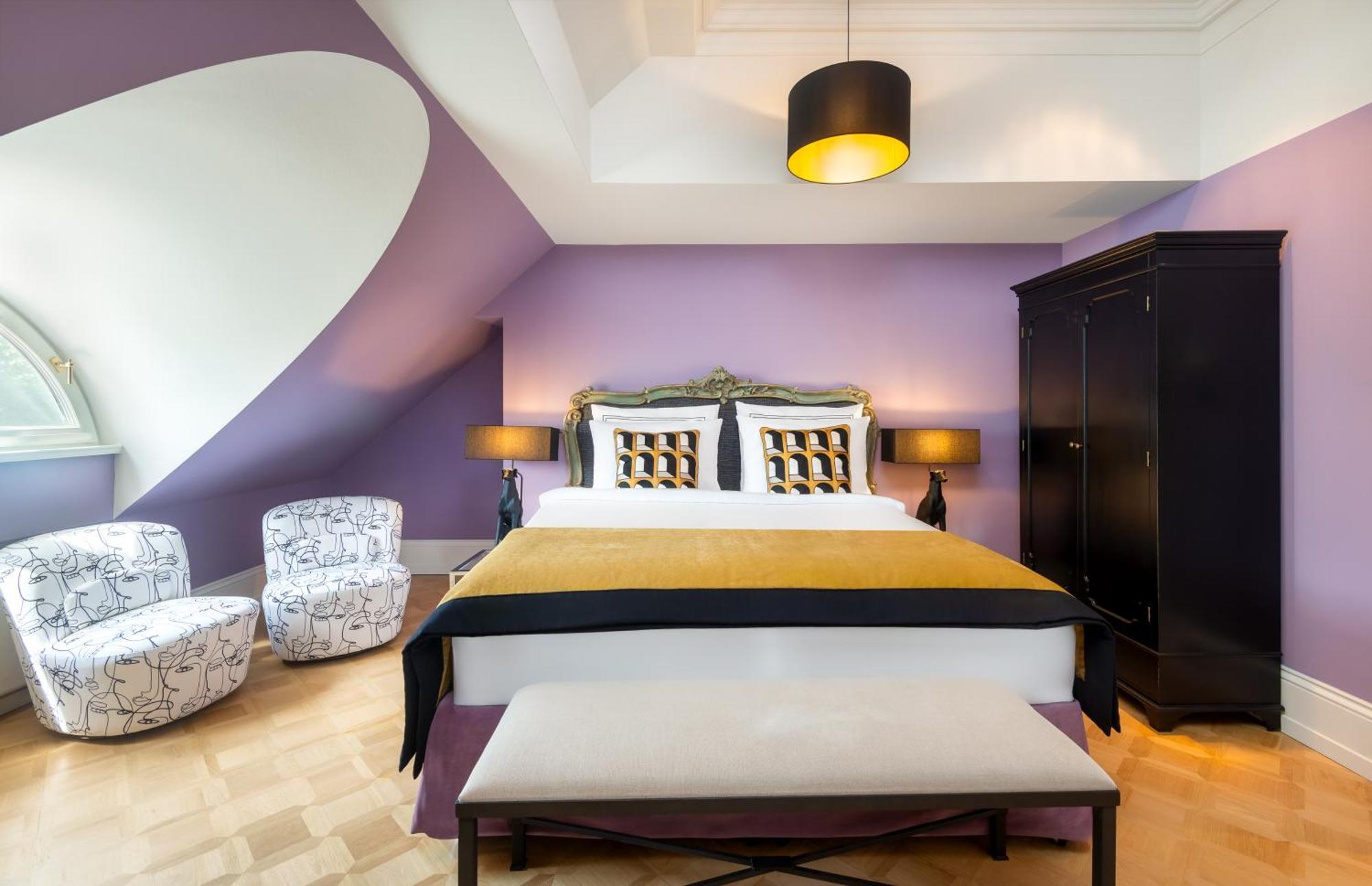 Schlosshotel Berlino Esterno foto A bedroom at the hotel